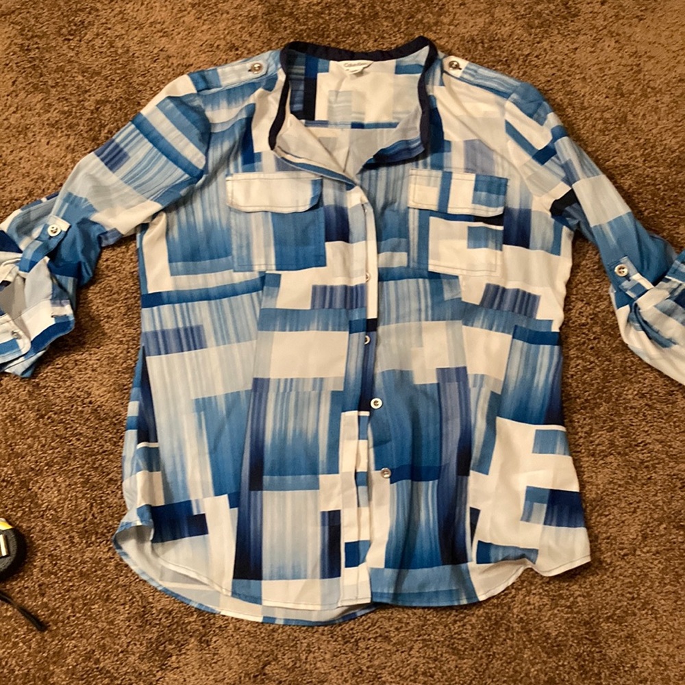 CALVIN KLEIN WOMEN’S BLOUSE. Long sleeve or roll up and button. 2 pockets front